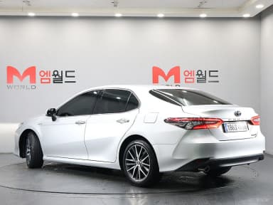 Camry (XV70)
