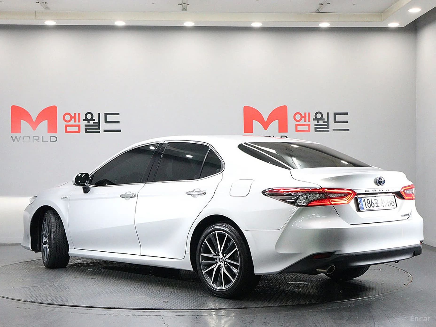 Camry (XV70)