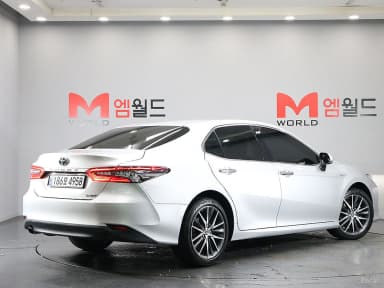 Camry (XV70)