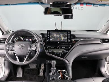 Camry (XV70)