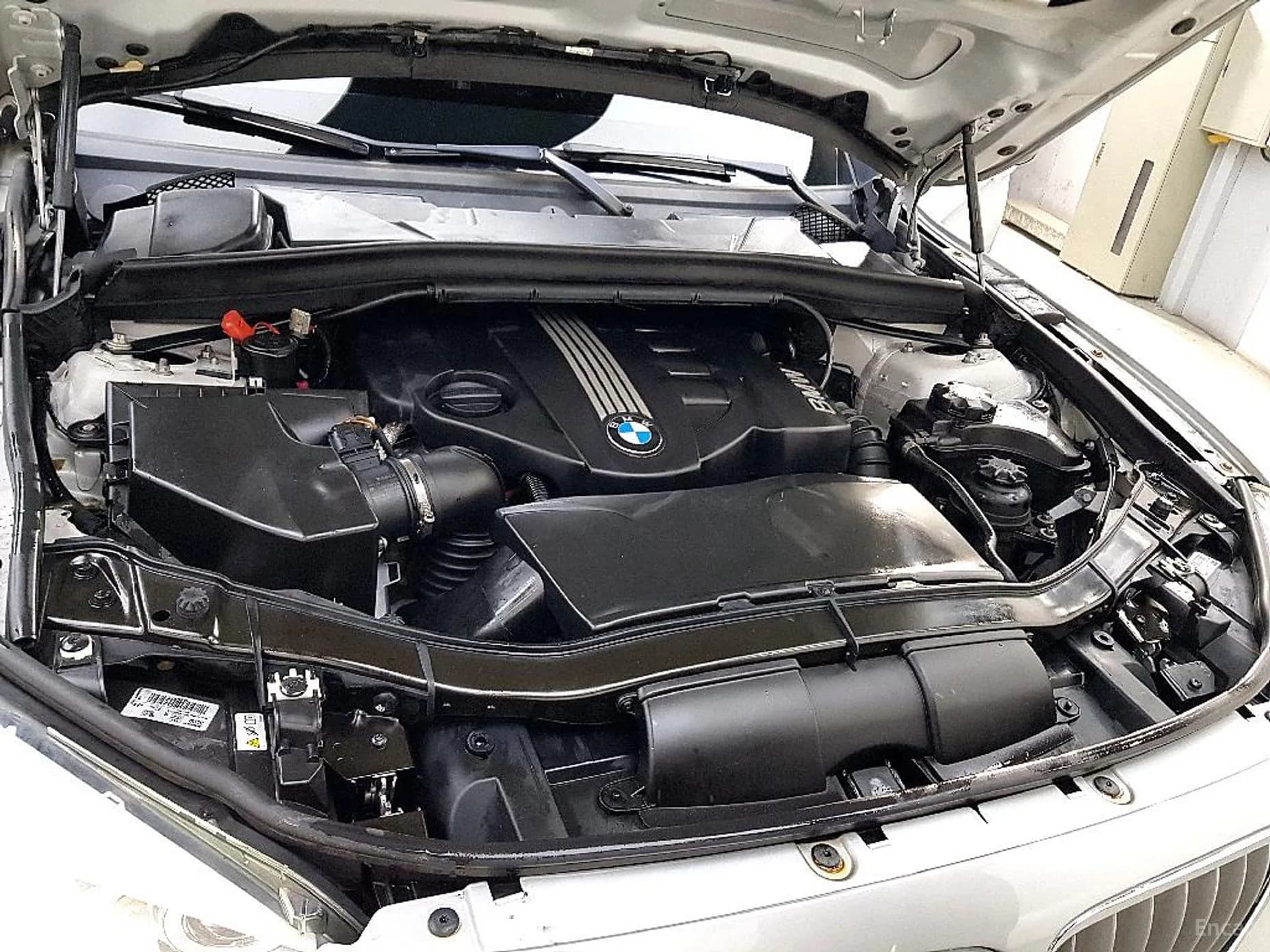 X1 (E84)