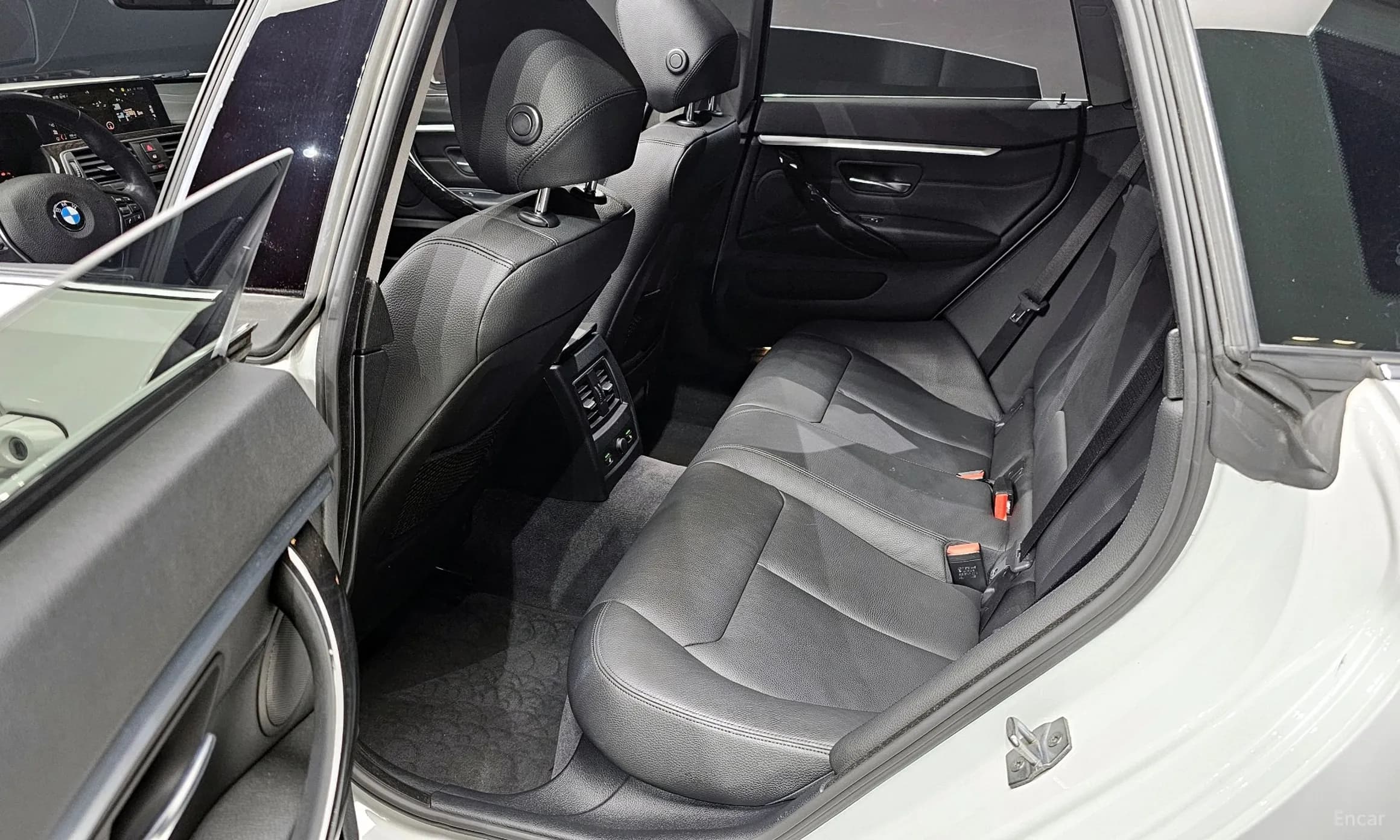 Series 4 (F32)