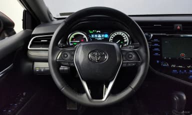 Camry (XV70)