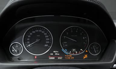 Series 4 (F32)