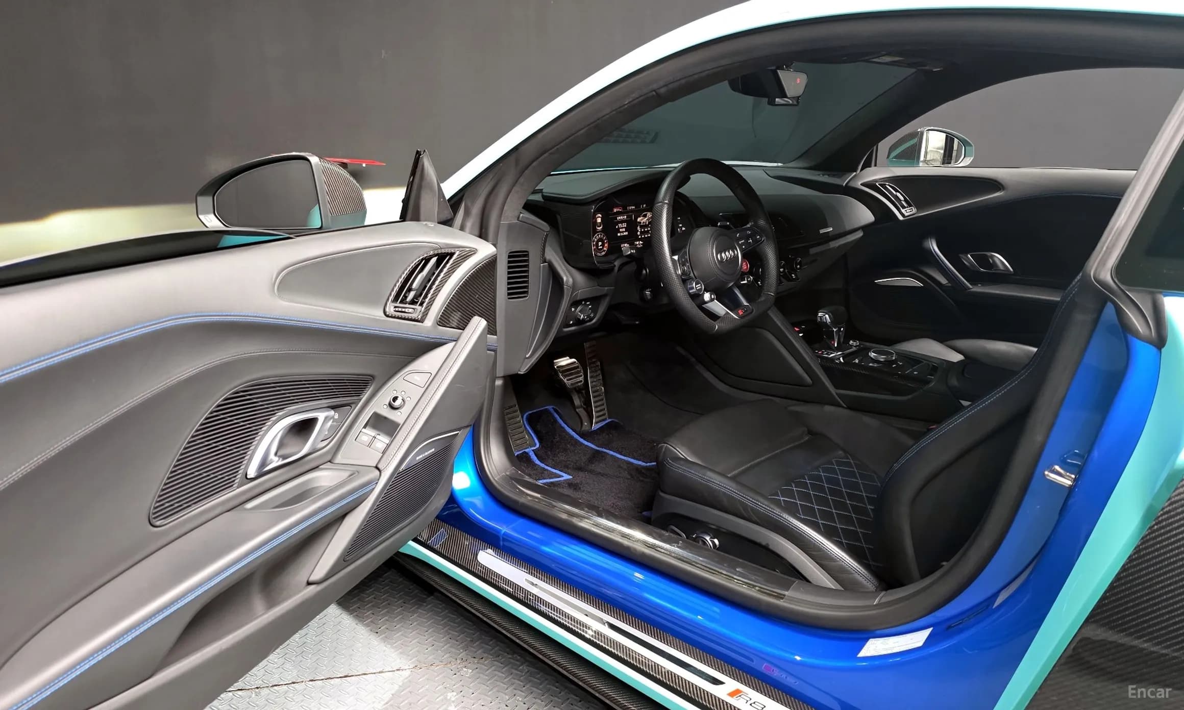 R8 (4S)