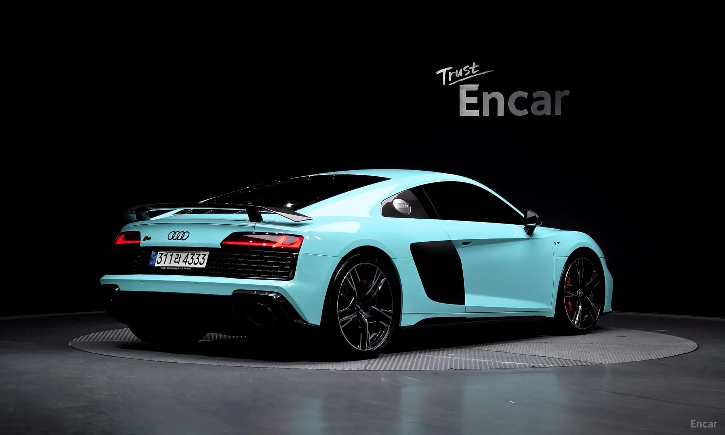 R8 (4S)