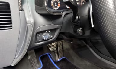 R8 (4S)