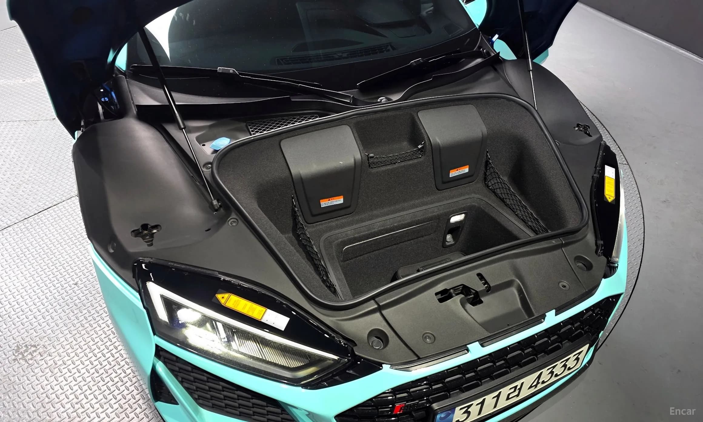 R8 (4S)
