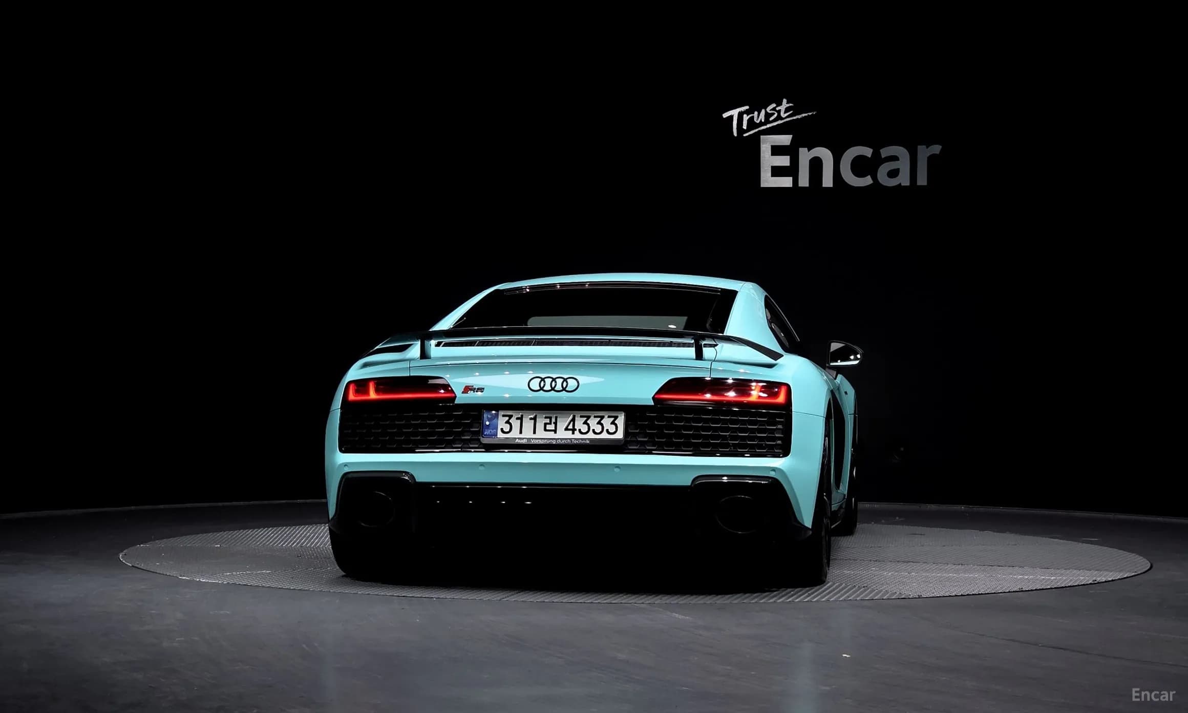R8 (4S)
