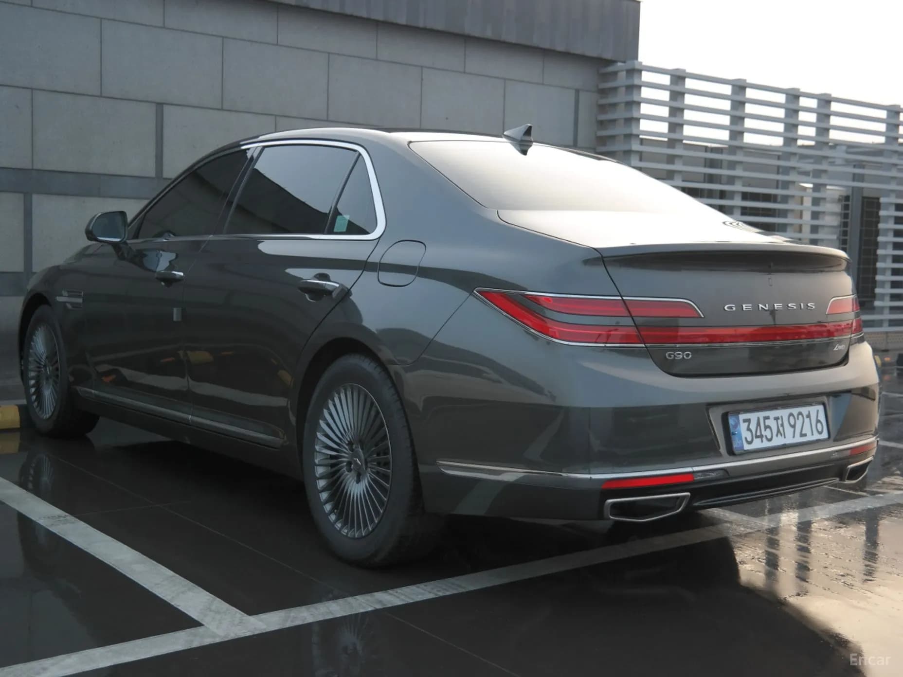 G90