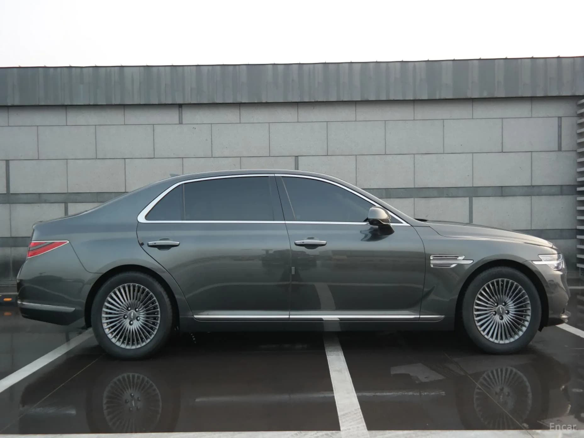 G90