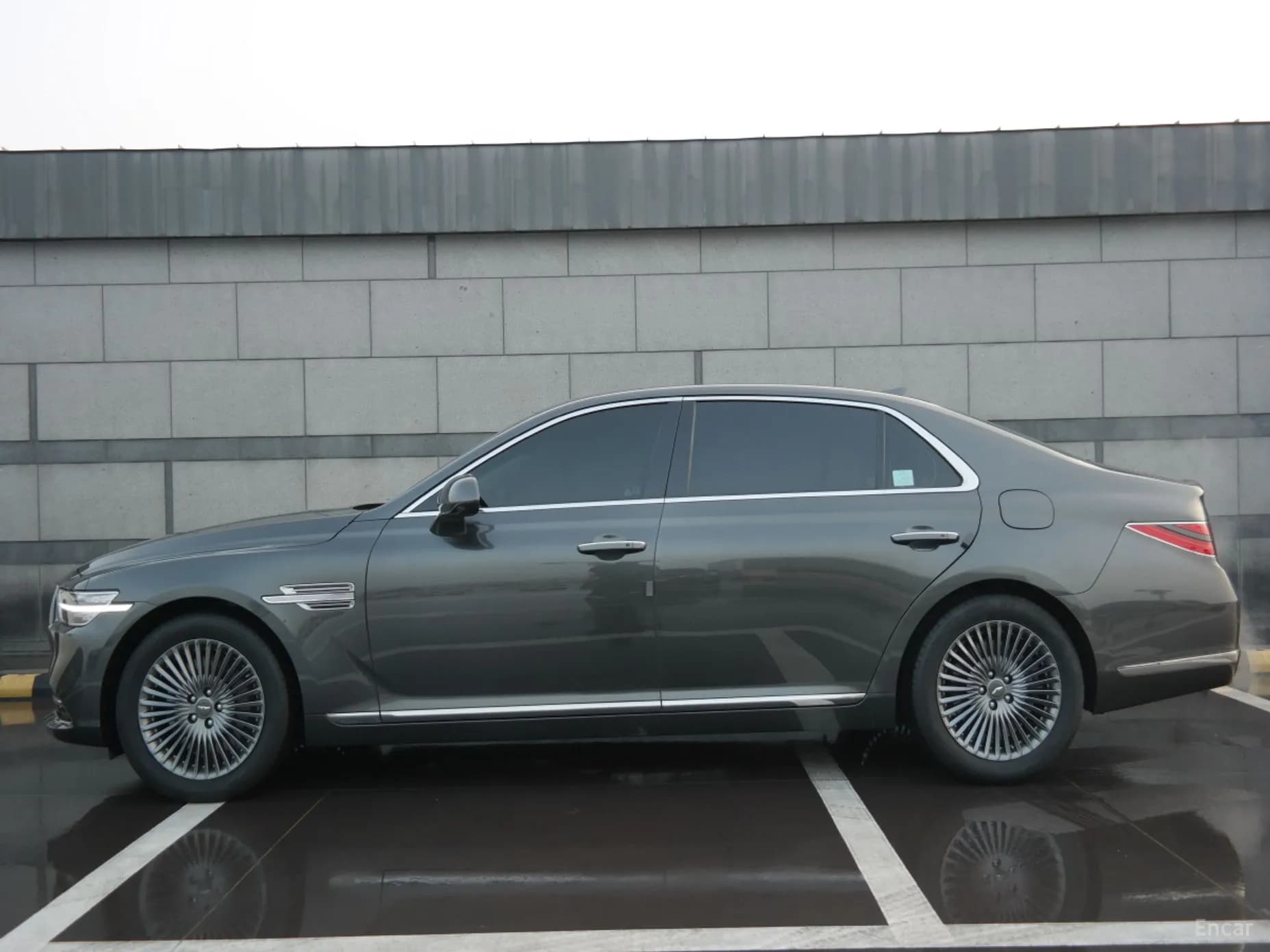 G90