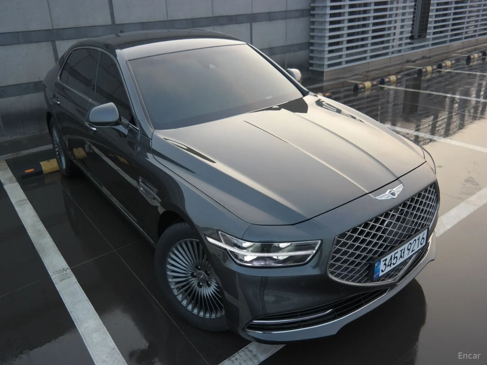 G90