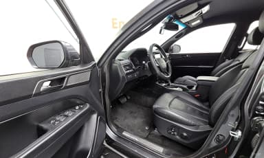 Rexton Sports Khan