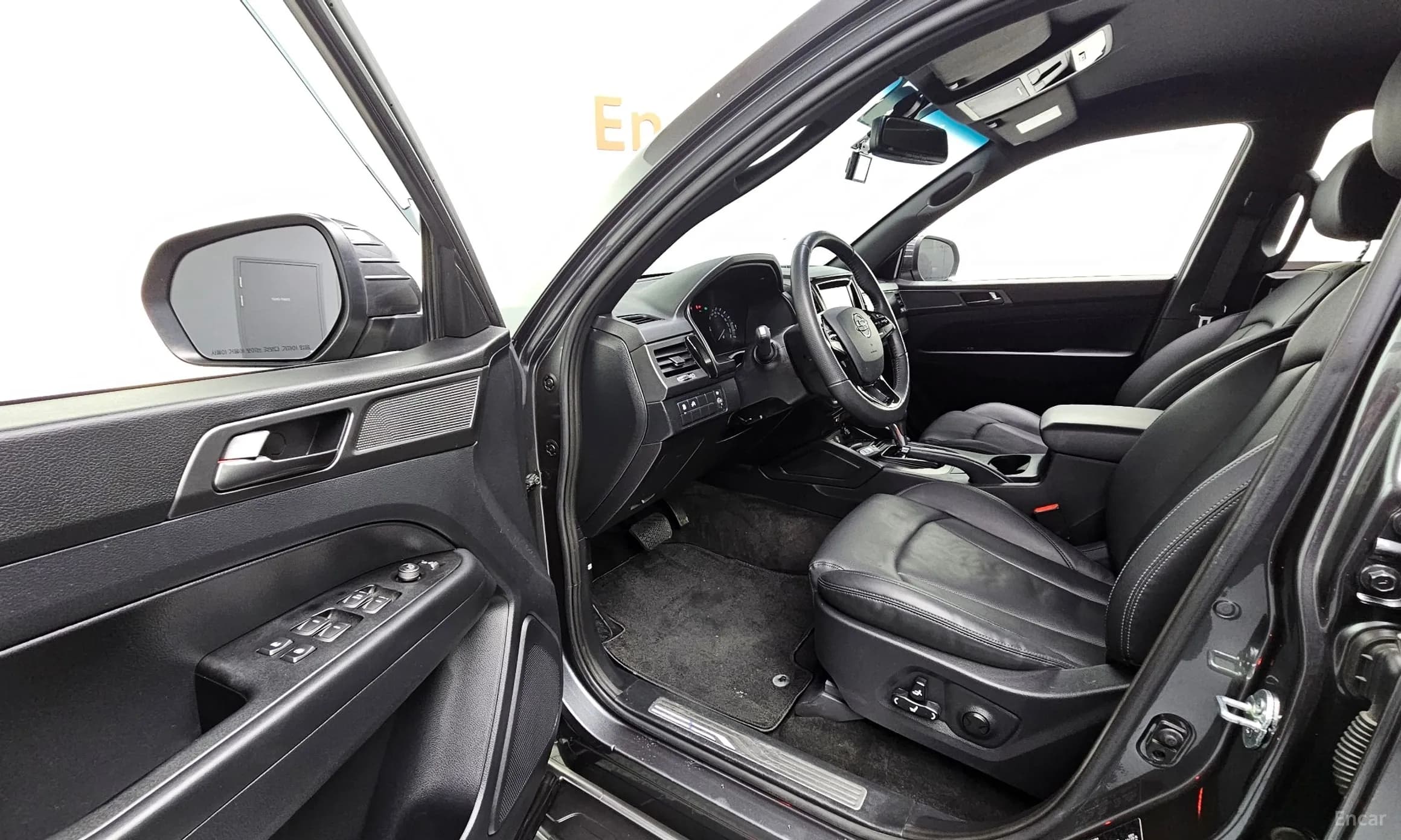 Rexton Sports Khan
