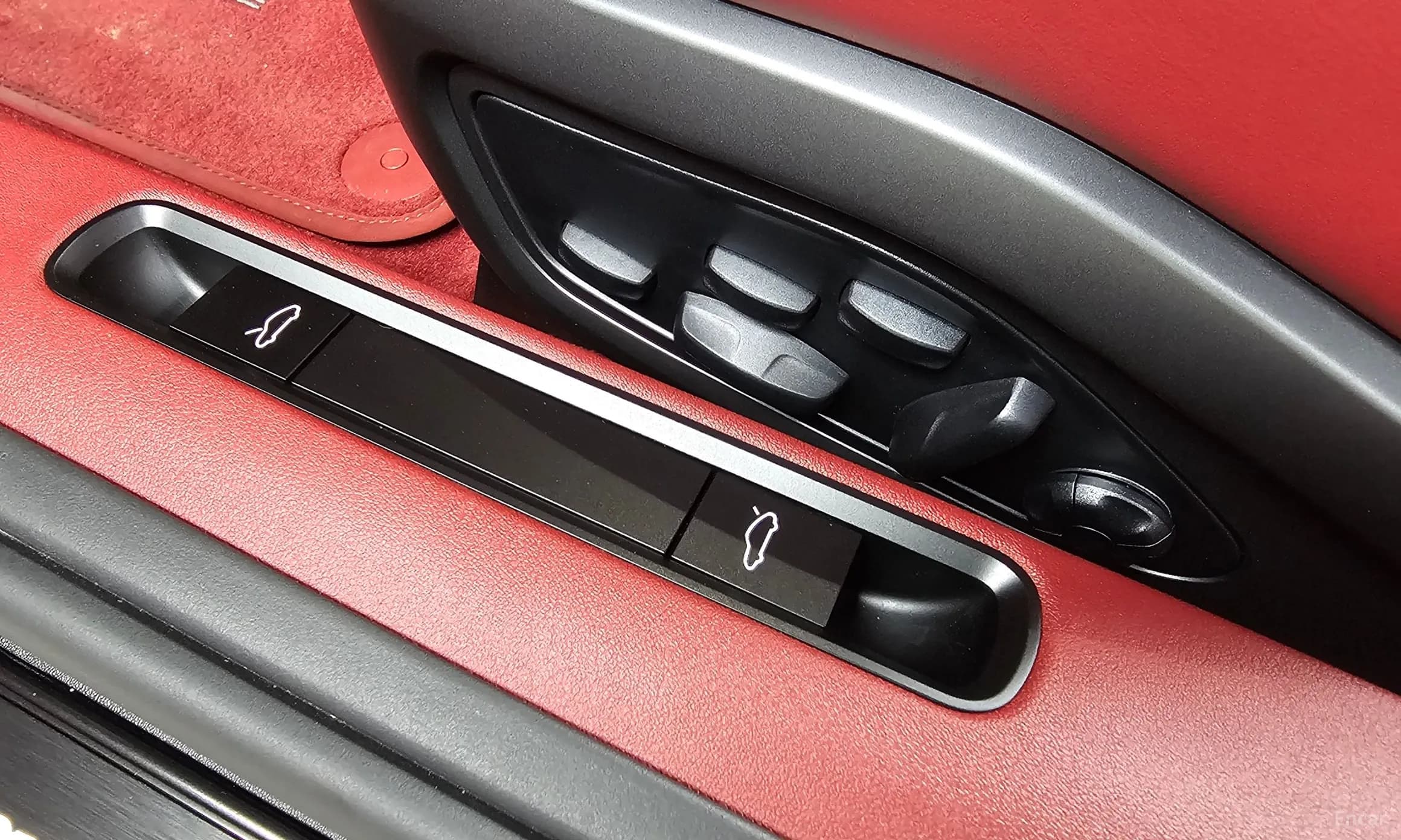 911 (992)