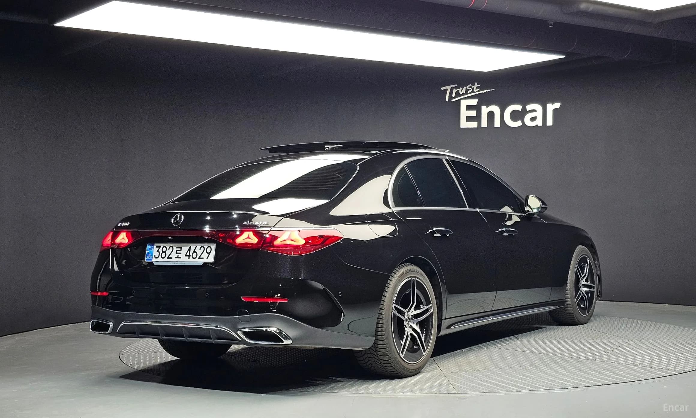 E-Class W214