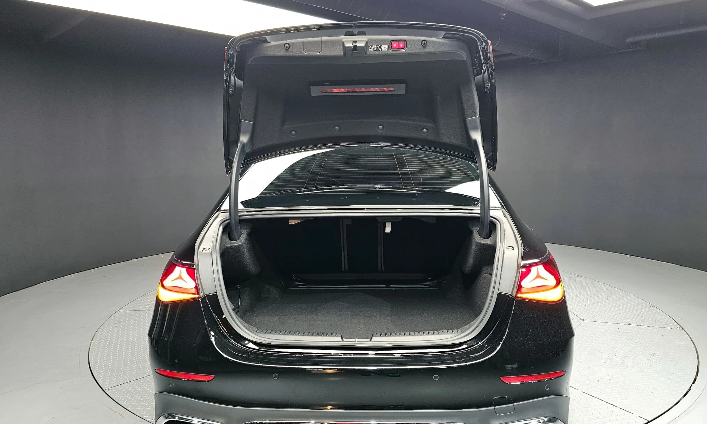 E-Class W214
