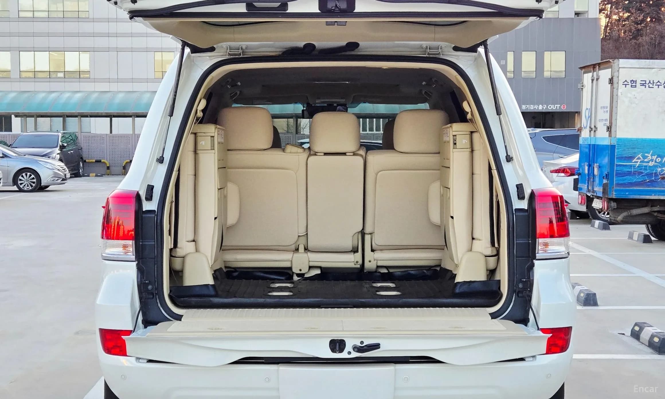 Land Cruiser