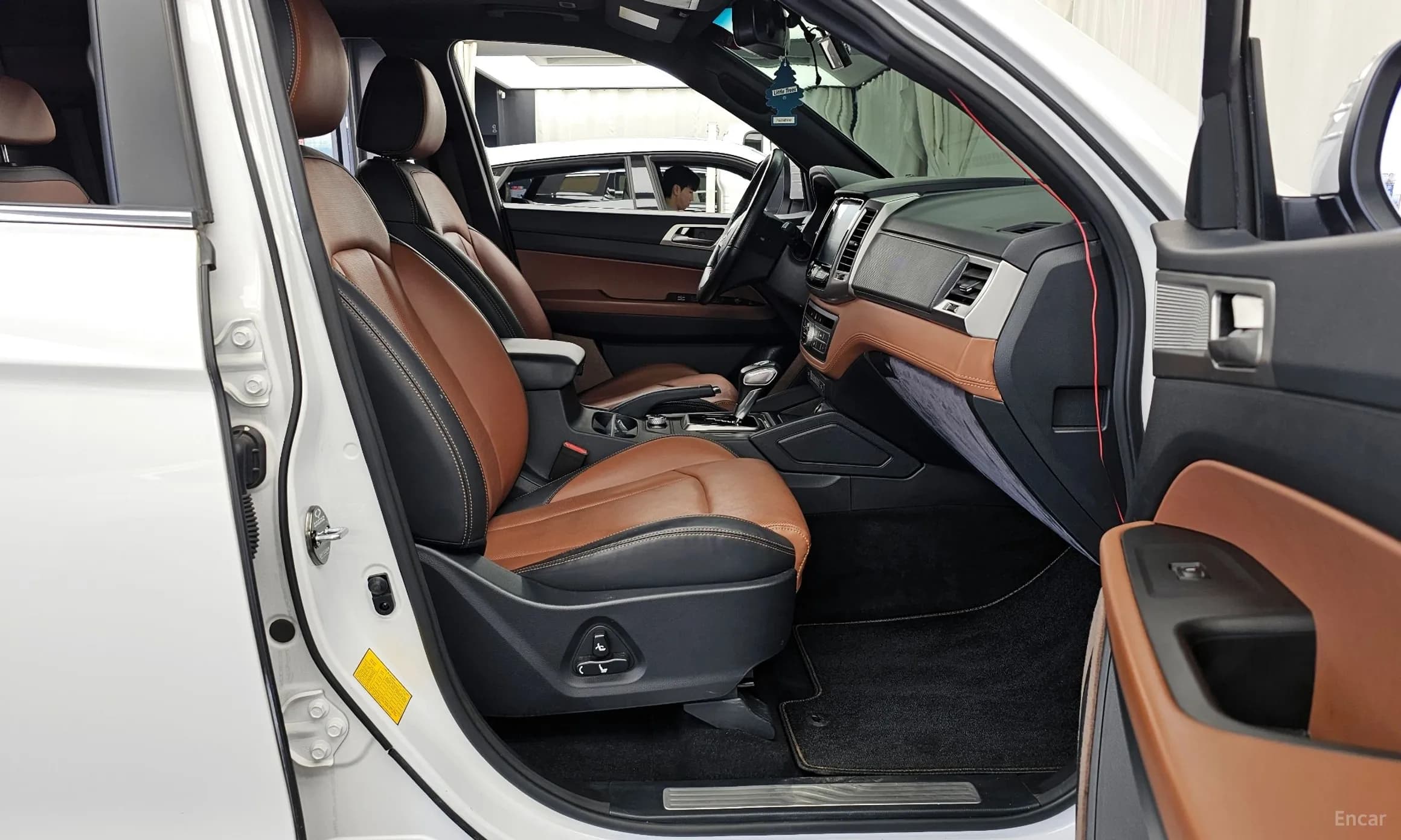 Rexton Sports Khan
