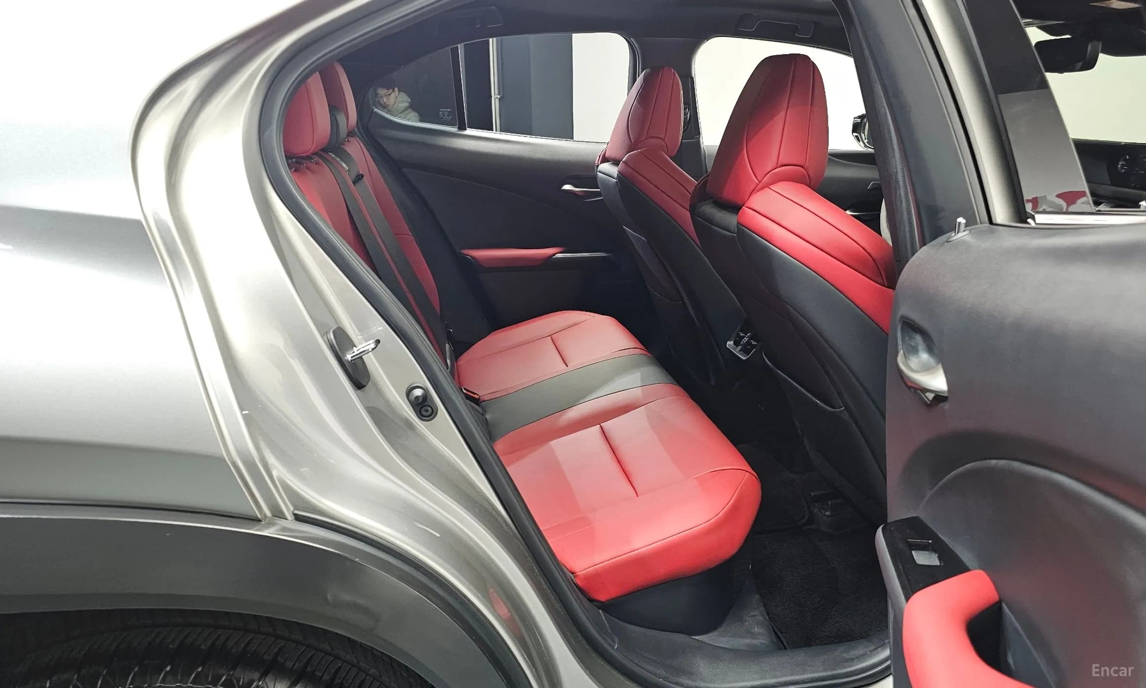 UX250h