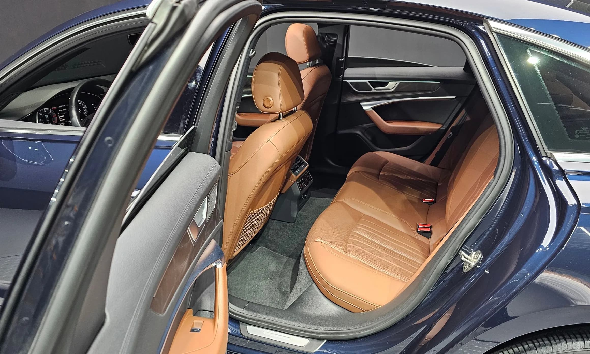 A6 (C8)