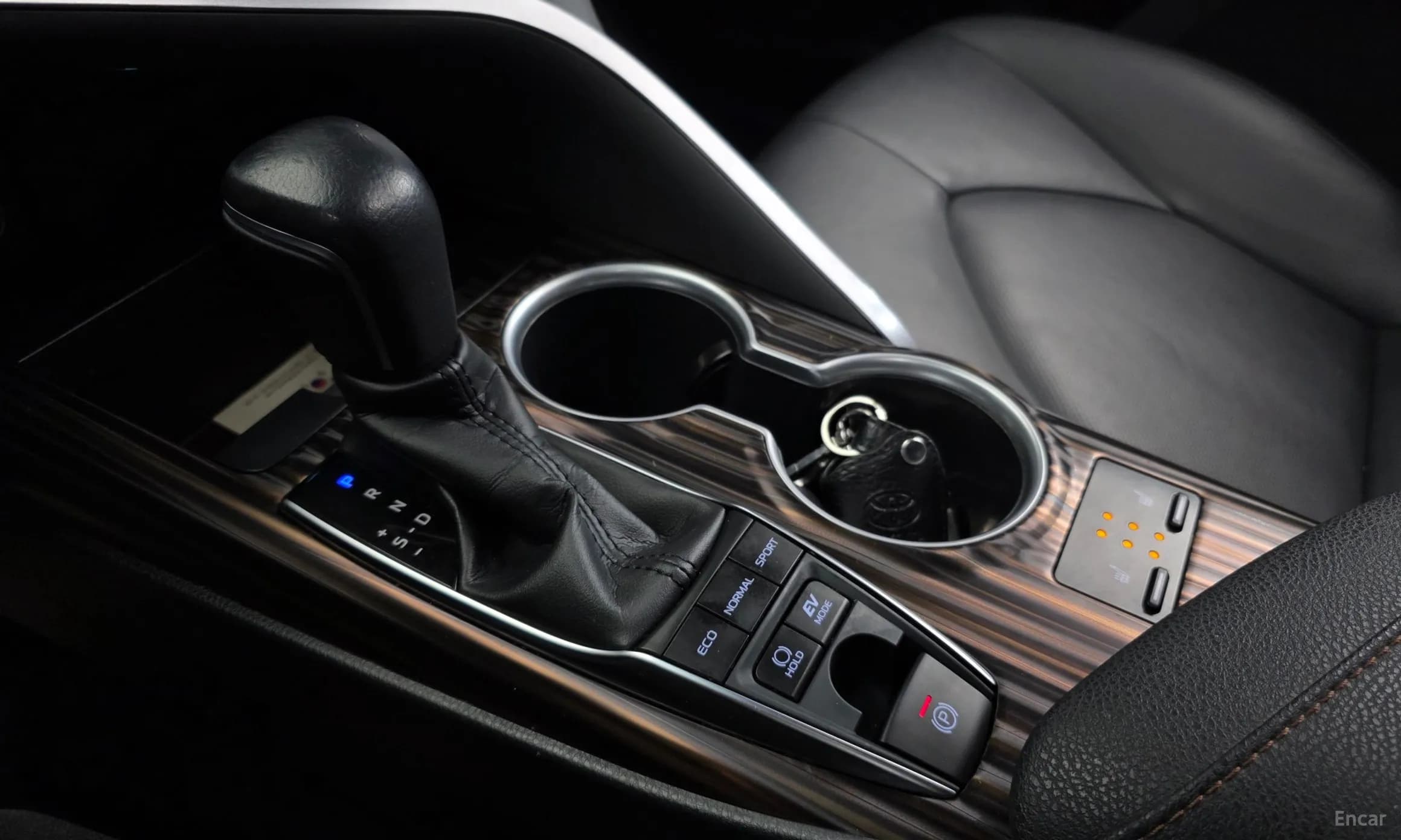 Camry (XV70)