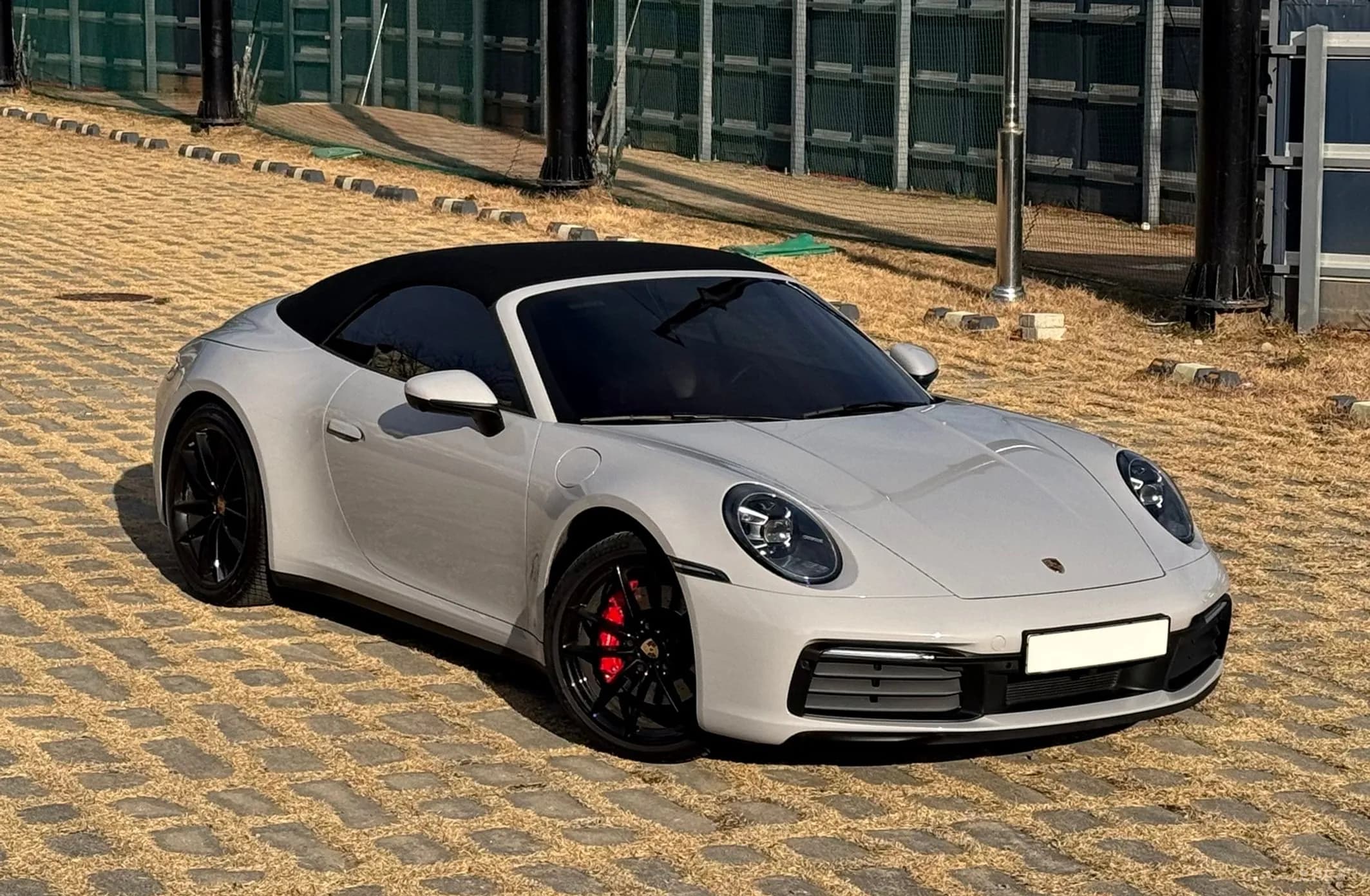 911 (992)