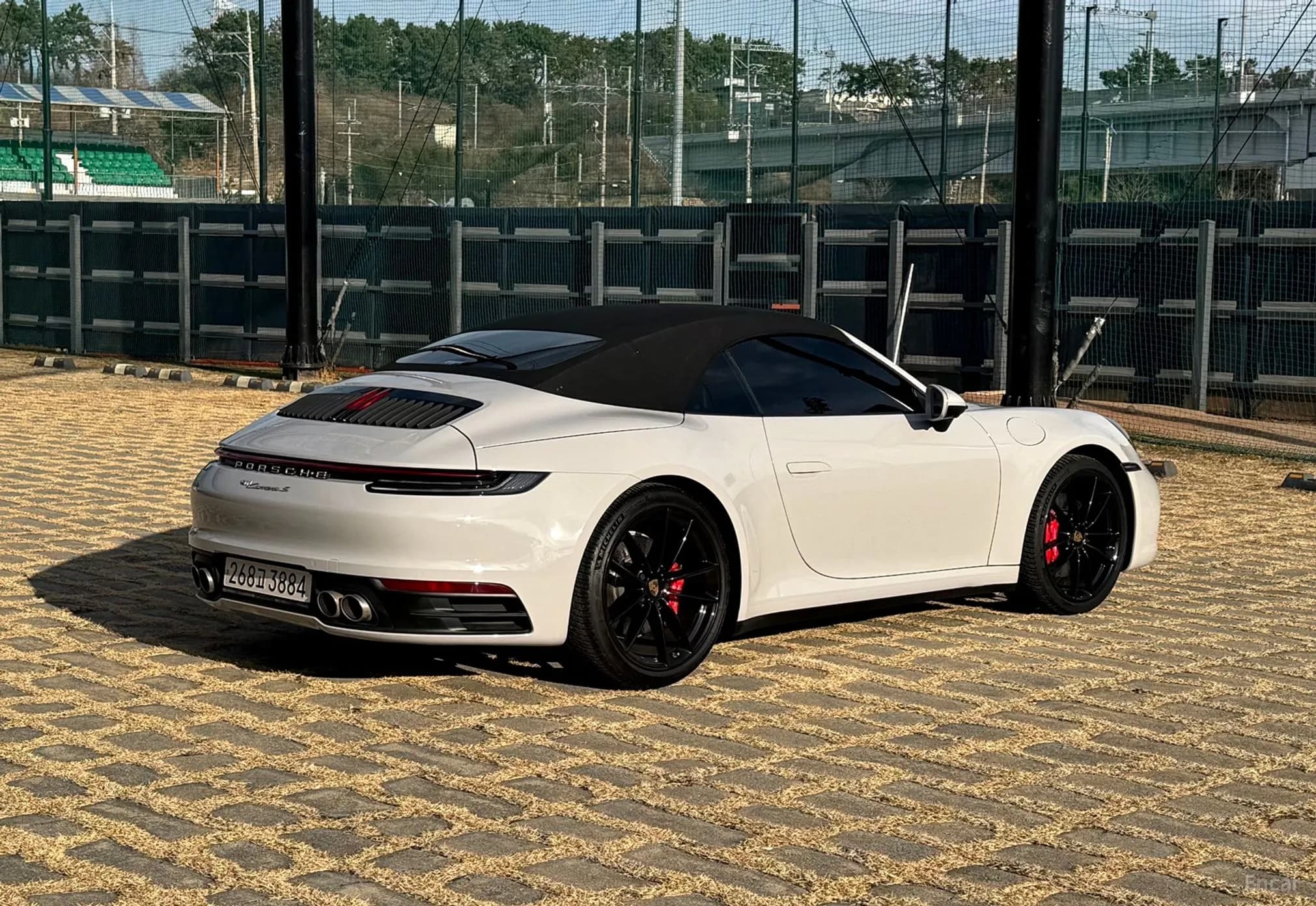 911 (992)