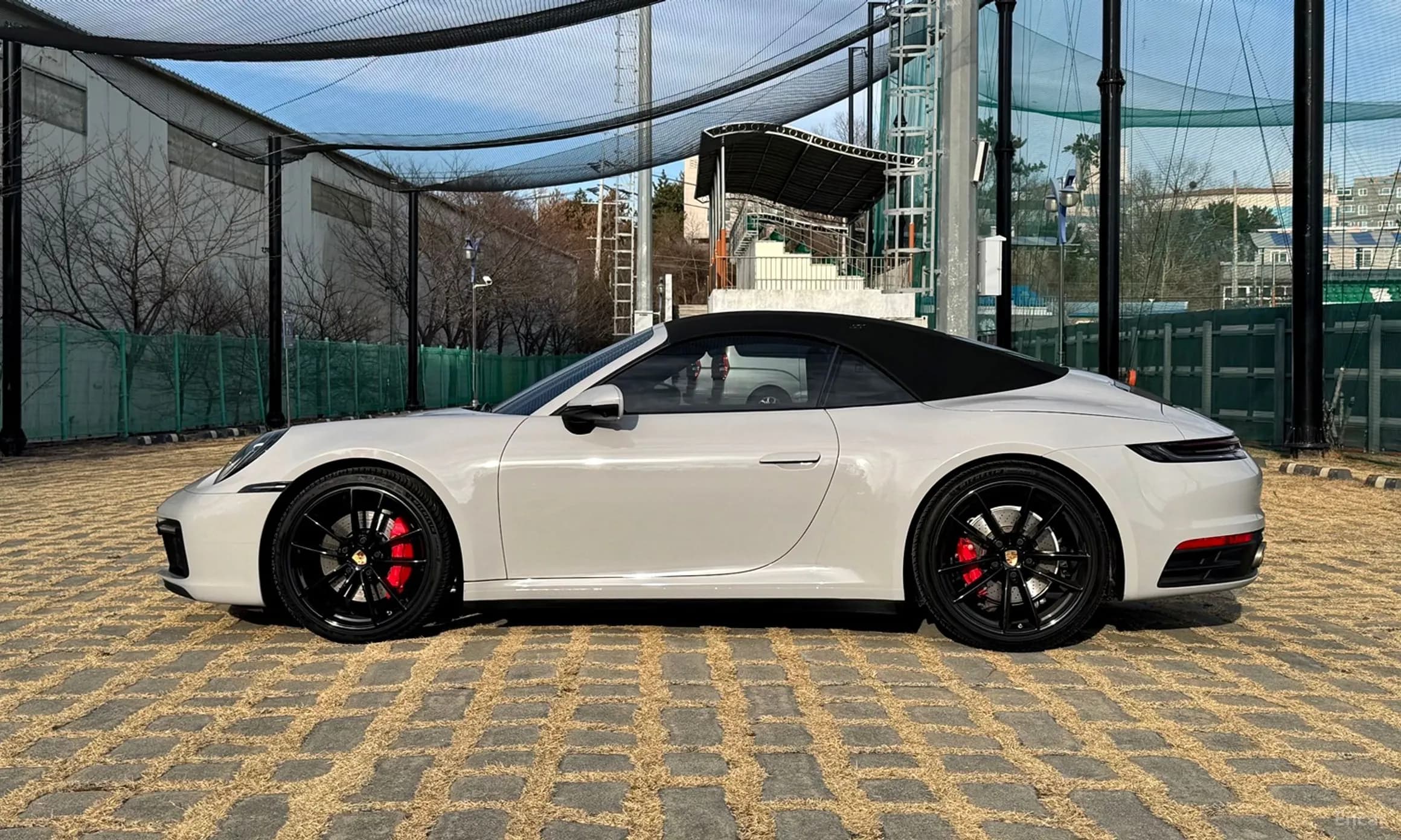 911 (992)