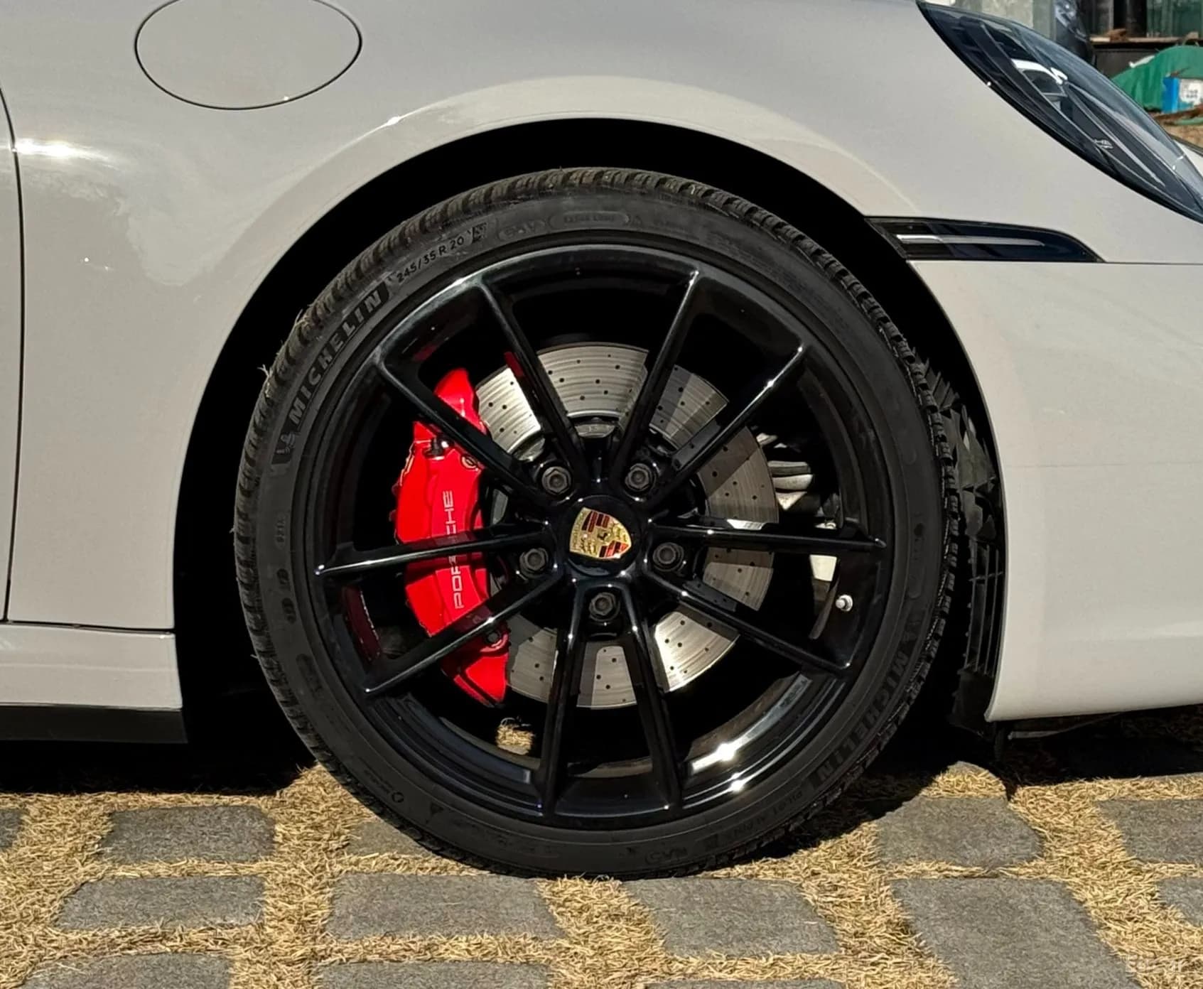 911 (992)