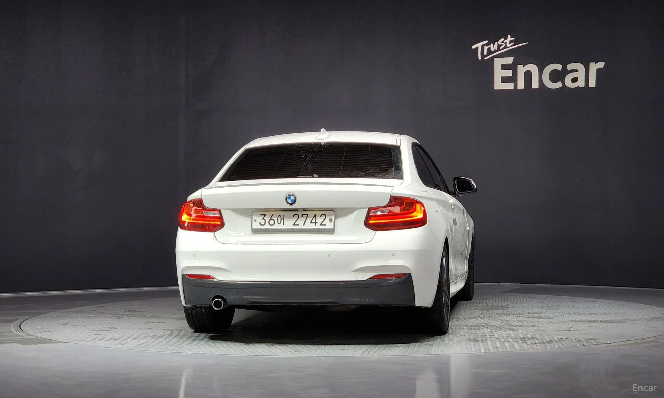 2 Series (F22)