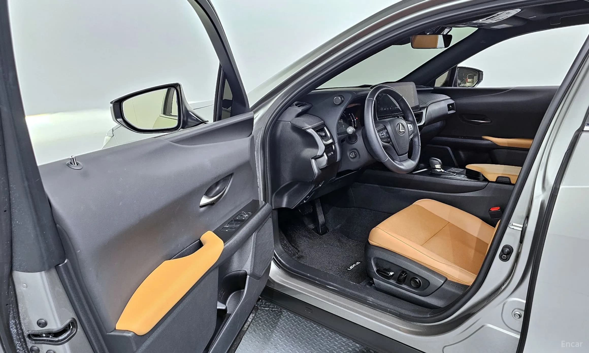 UX300h