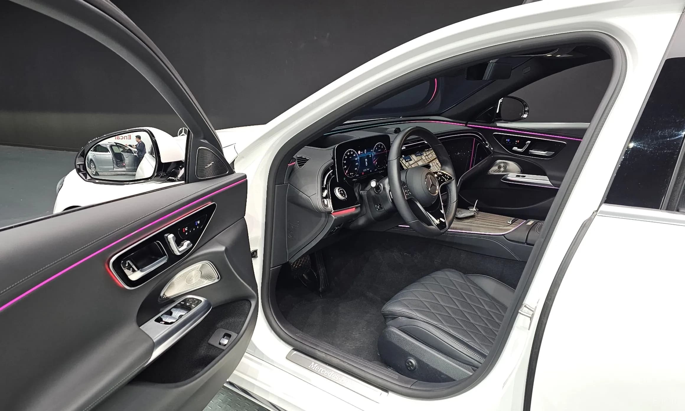 E-Class W214
