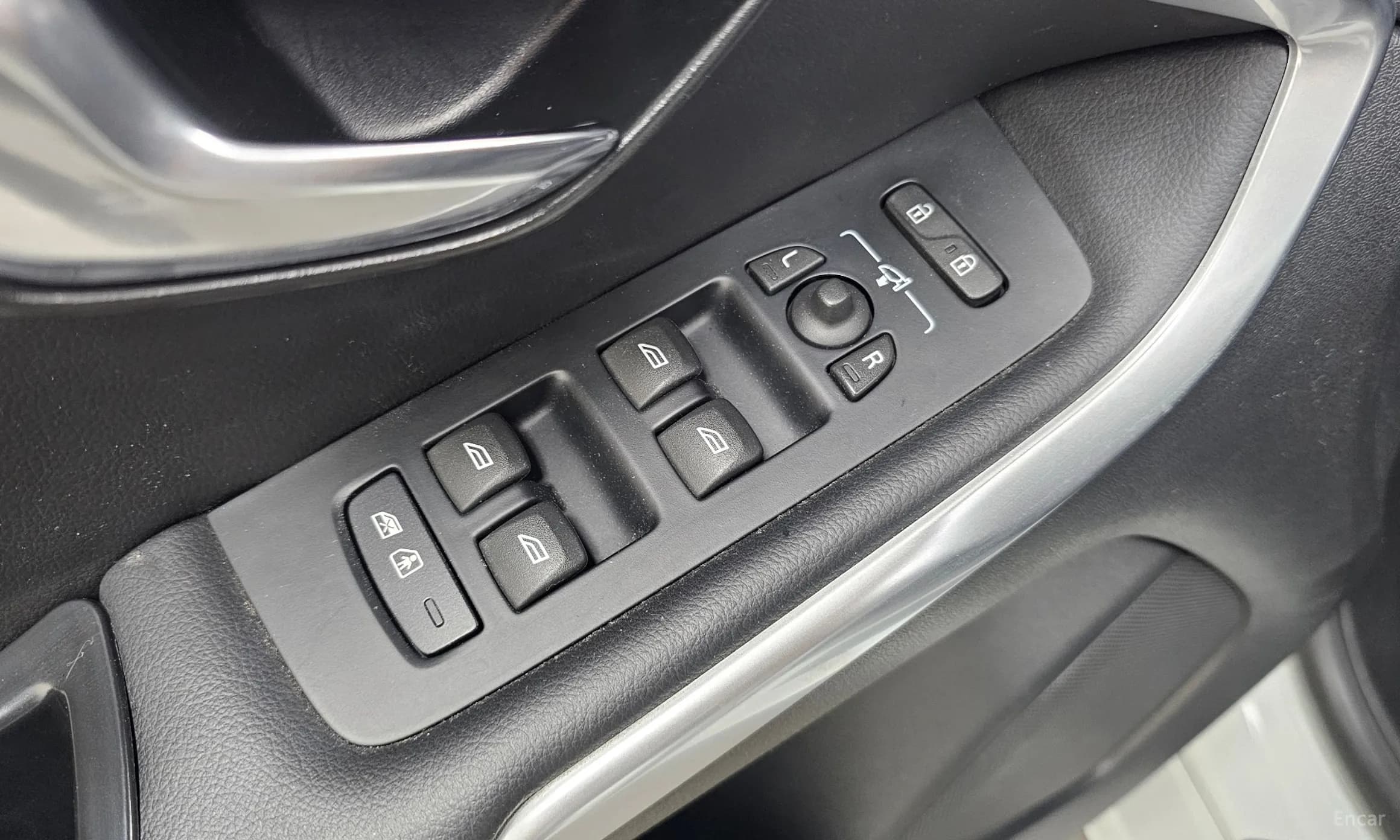 V40