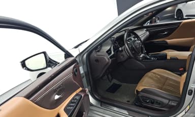 ES300h 7th Generation