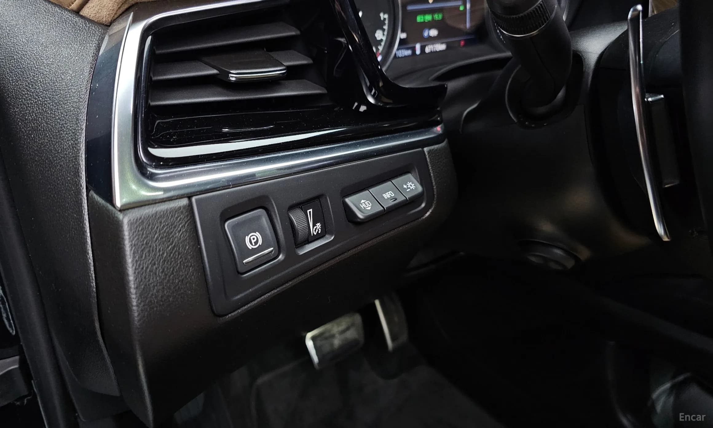 XT6