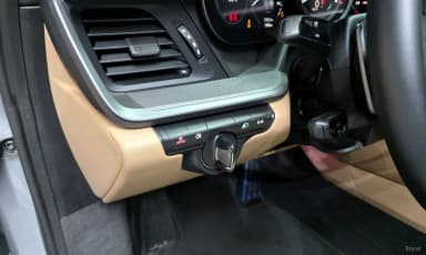 911 (992)