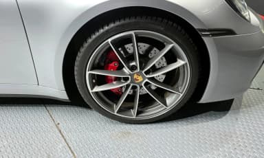 911 (992)