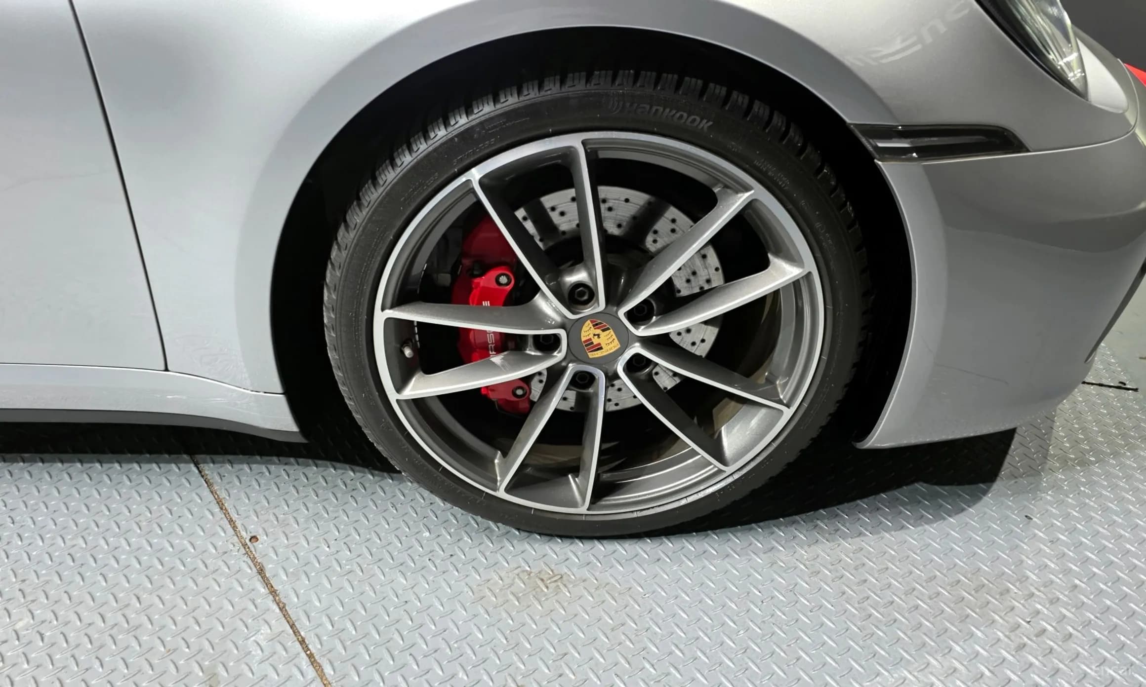 911 (992)