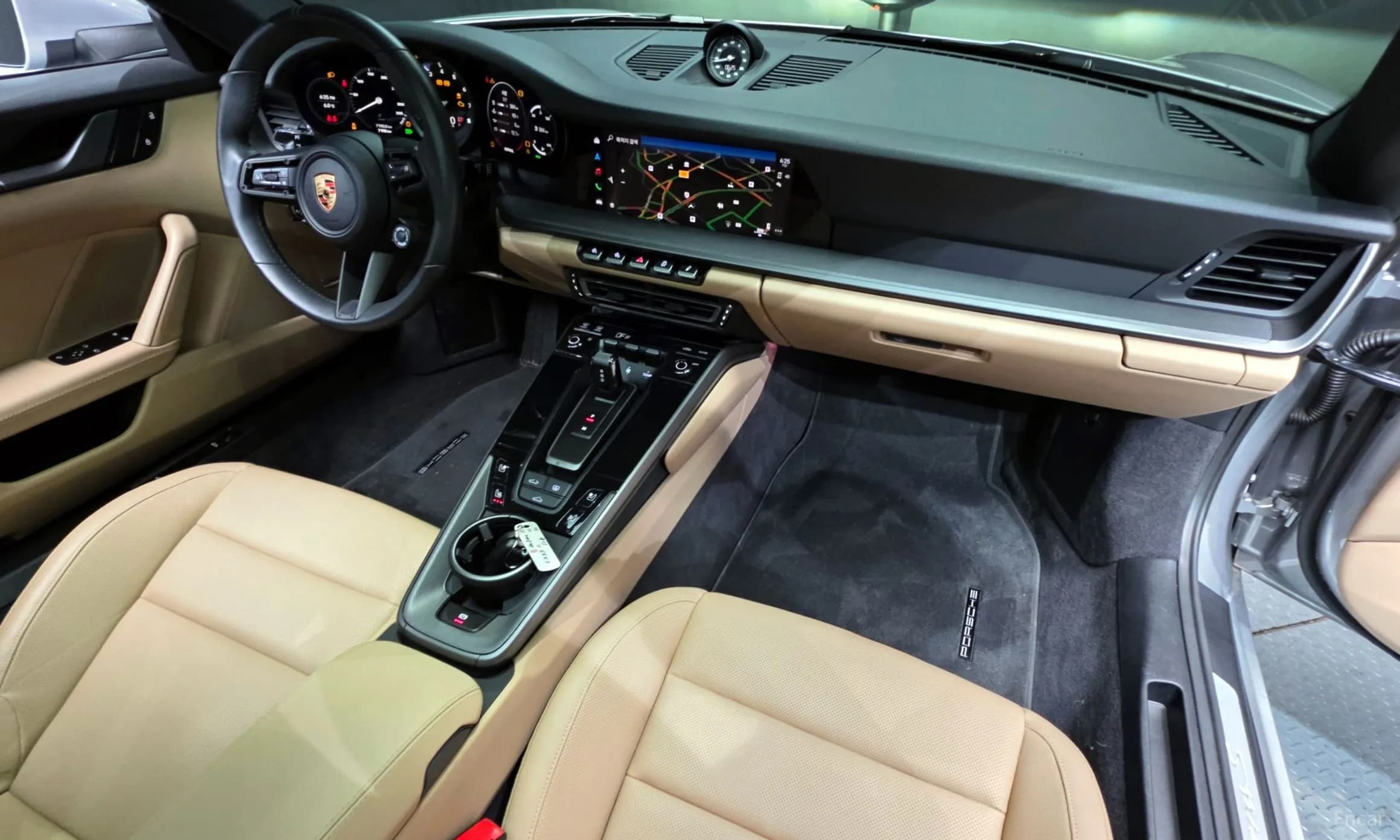 911 (992)