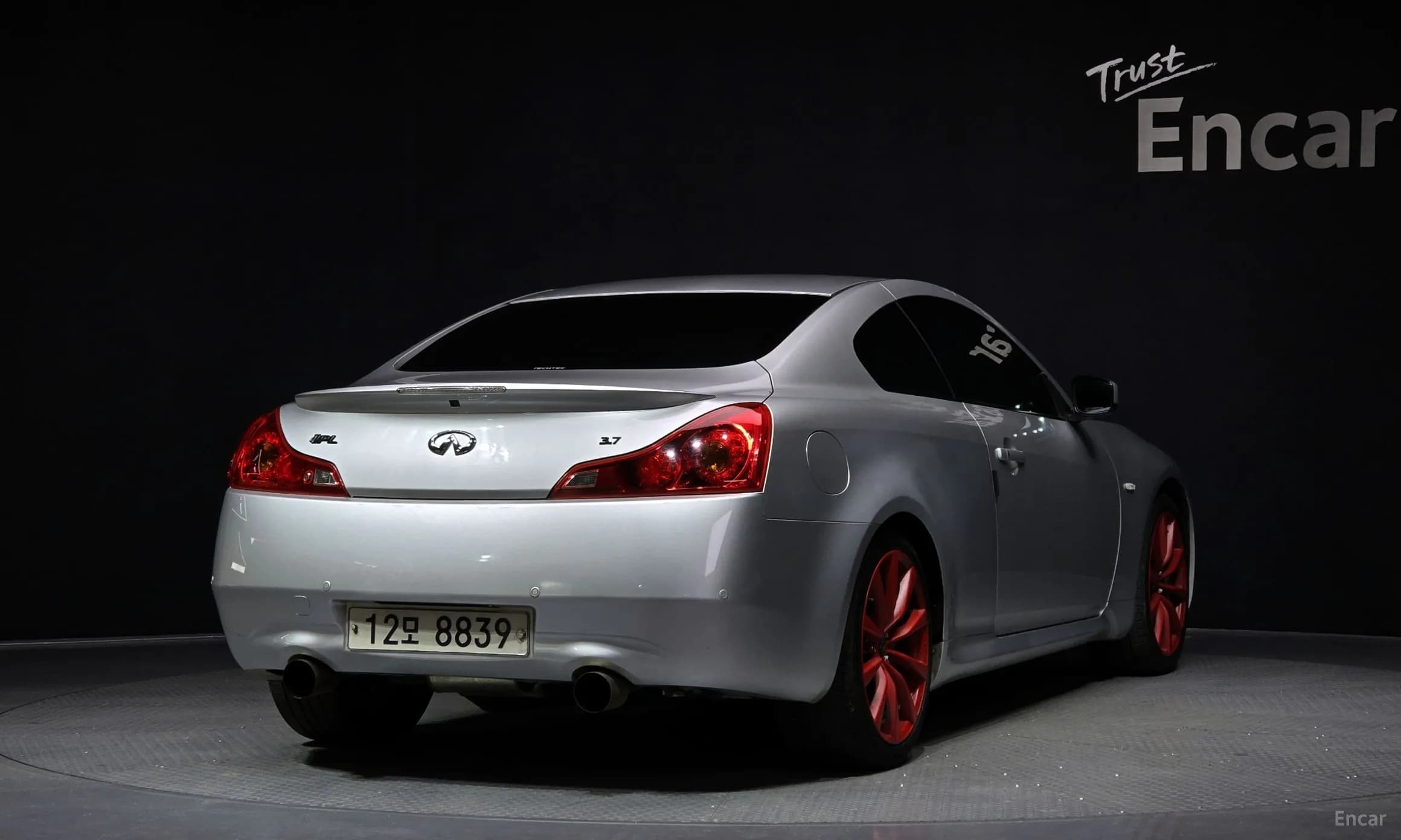 G37