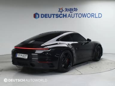 911 (992)