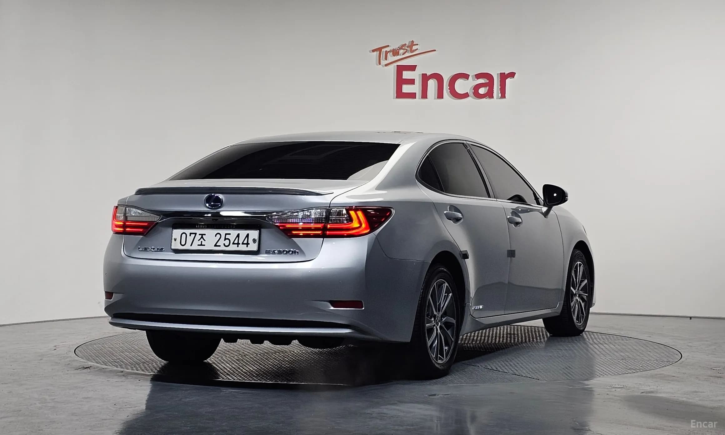 New ES300h