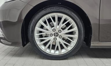 Camry (XV70)