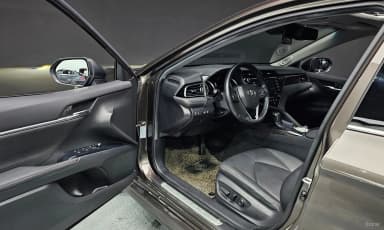 Camry (XV70)