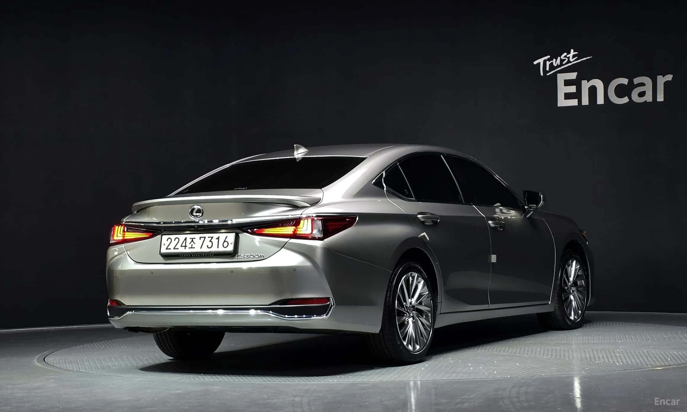 ES300h 7th Generation