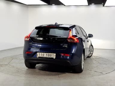 V40