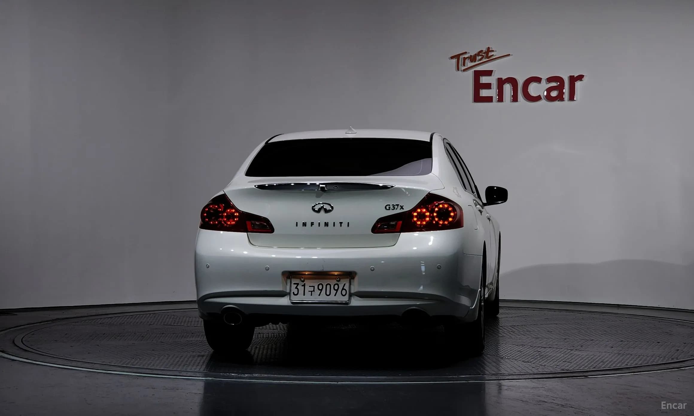 G37