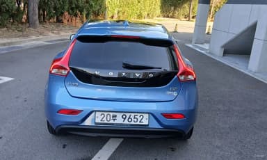 V40